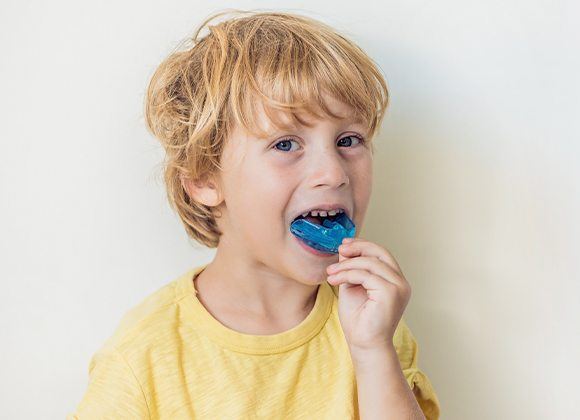 kid putting in mouthguard